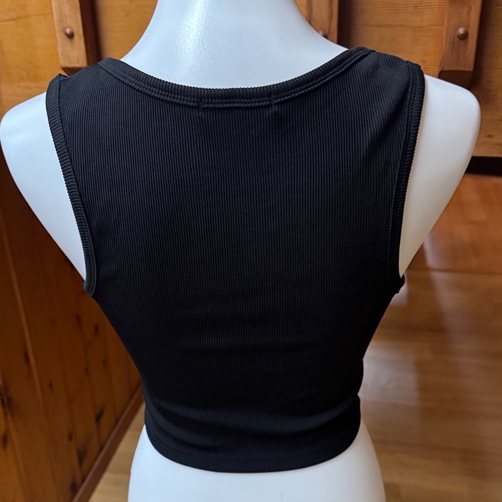 Chic Black Ribbed Tank Top - Picture 5 of 7
